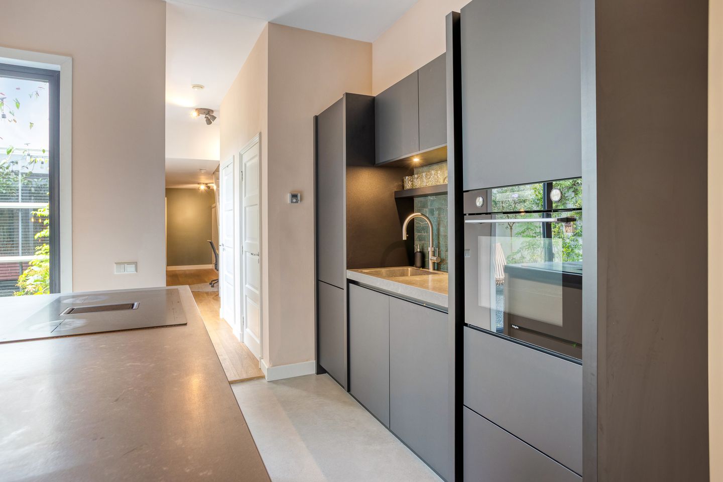 Photo 10 of Van Hasseltstraat 125