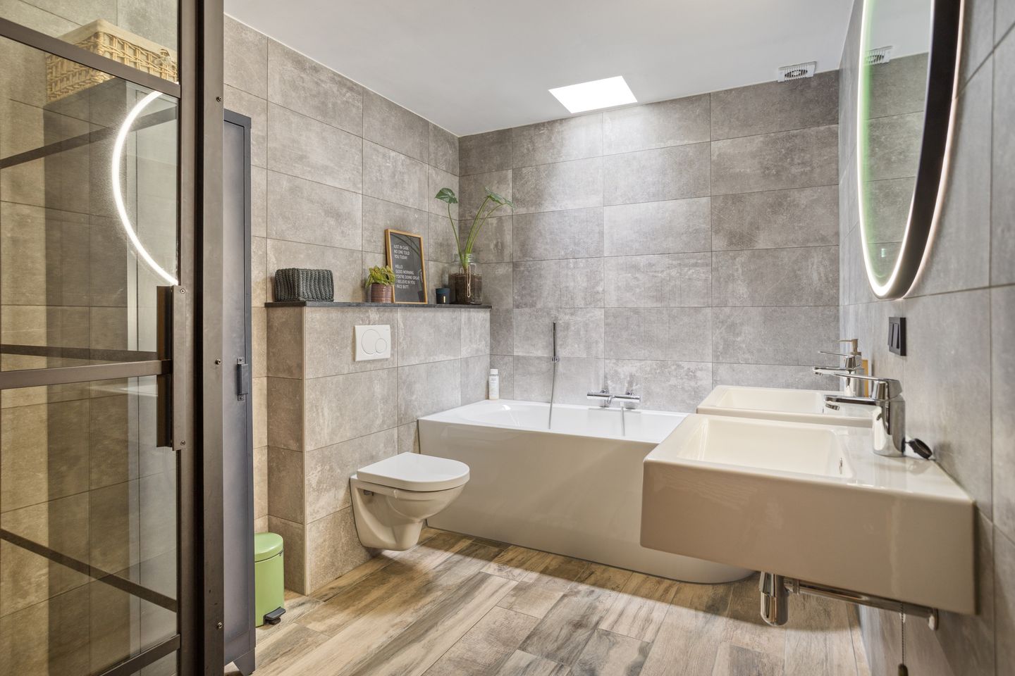 Photo 20 of Van Hasseltstraat 125