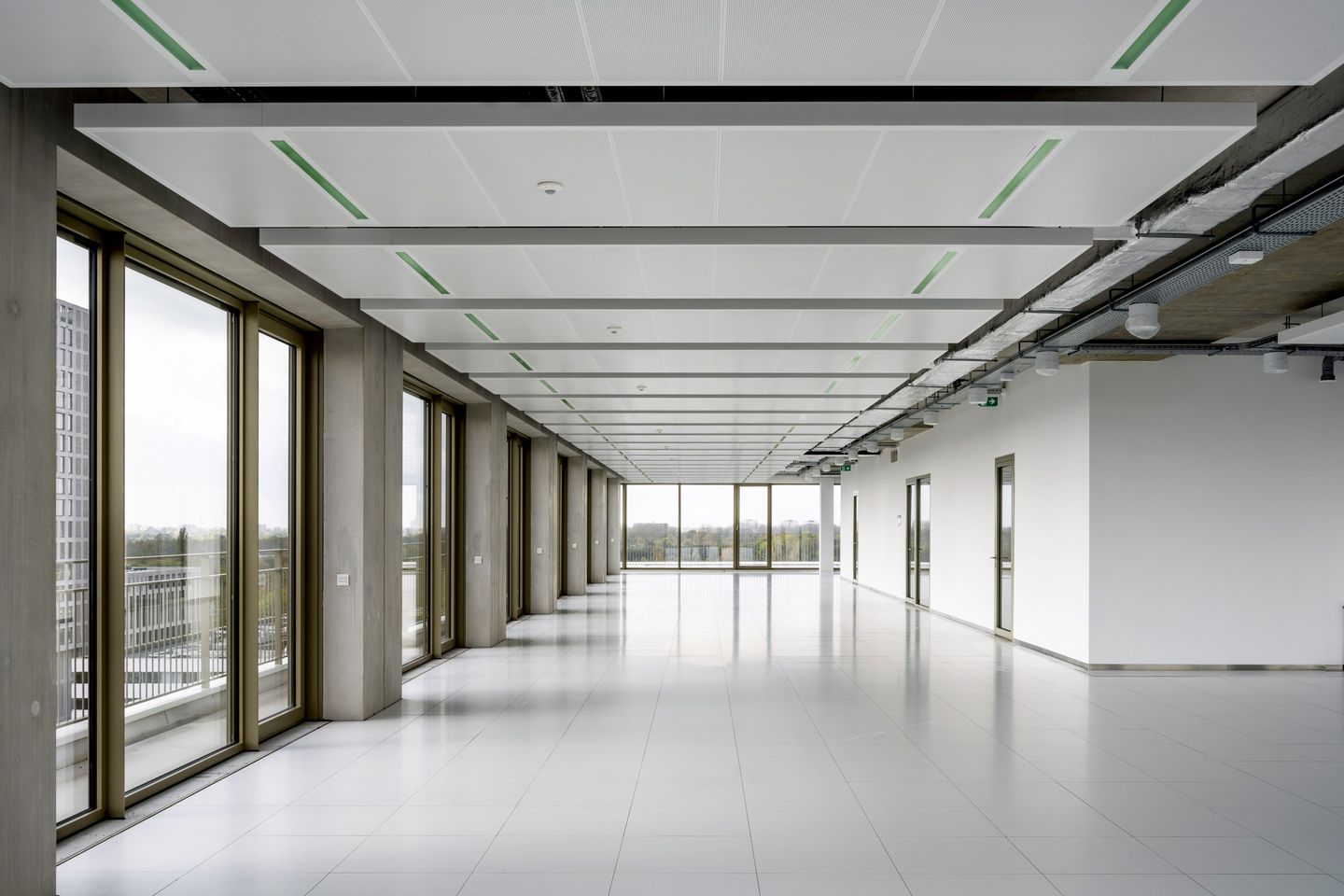 View photo 2 of Willem Fenengastraat 16-E