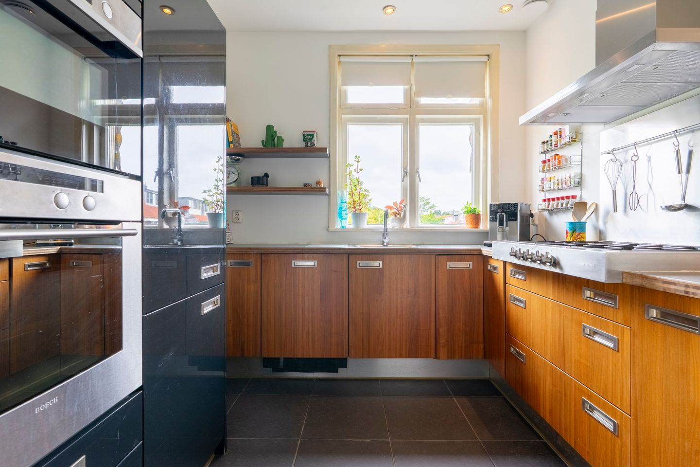 Foto 10 van Van 't Hoffstraat 27-A