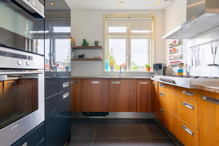 Foto 10 van Van 't Hoffstraat 27-A