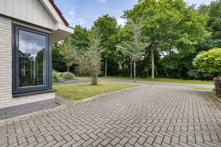 Photo 39 of De Tille 17