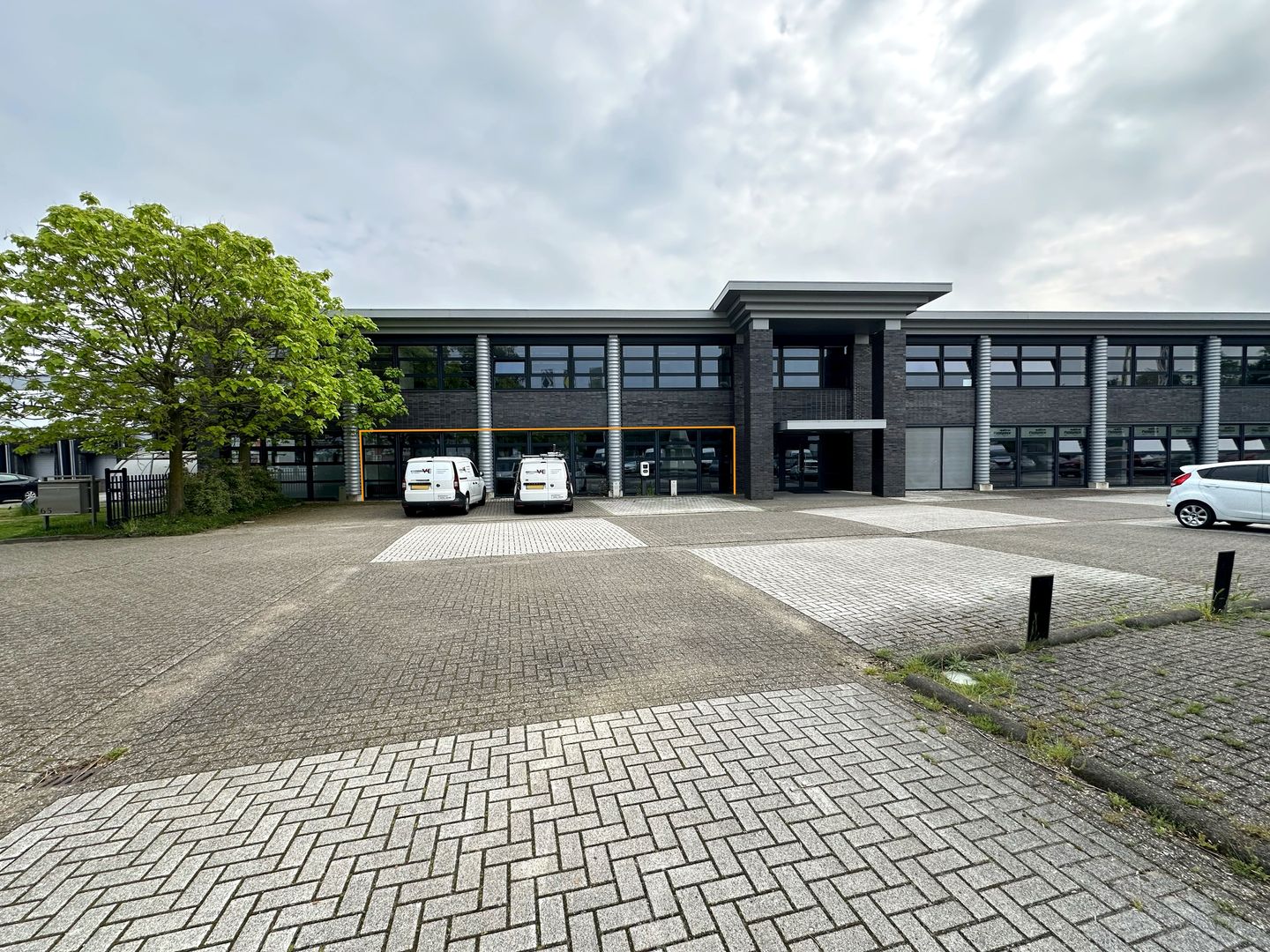 View photo 2 of Edisonstraat 65-0
