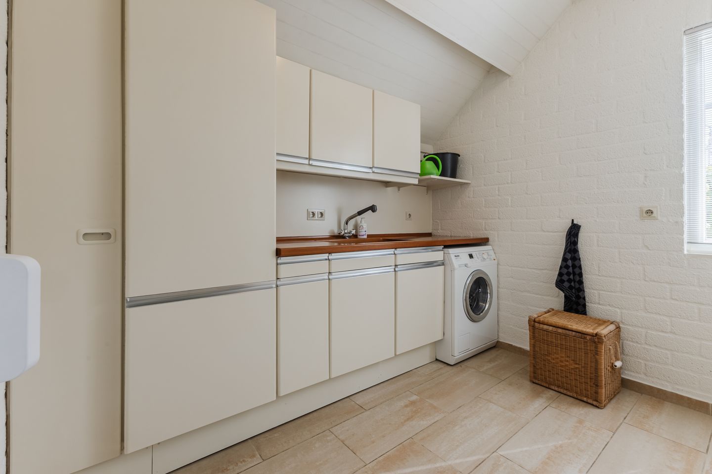 Photo 20 of Mercury 8