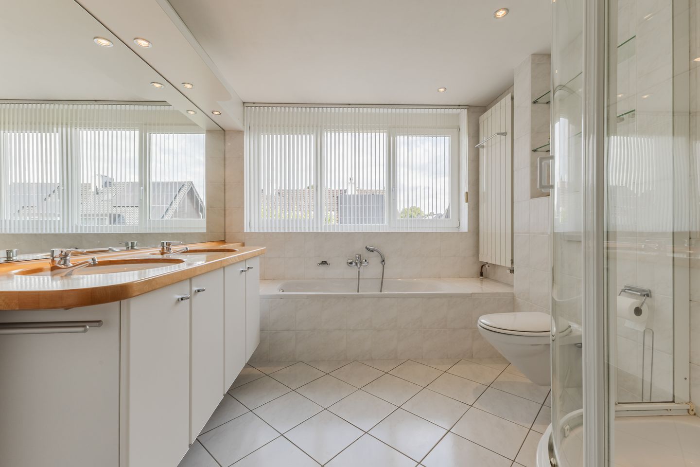 Photo 34 of Mercury 8