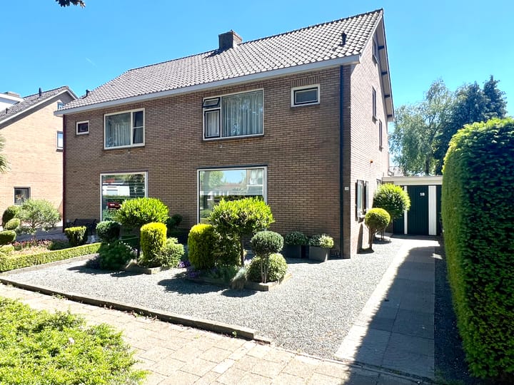 Burggraaf Zwederlaan 18