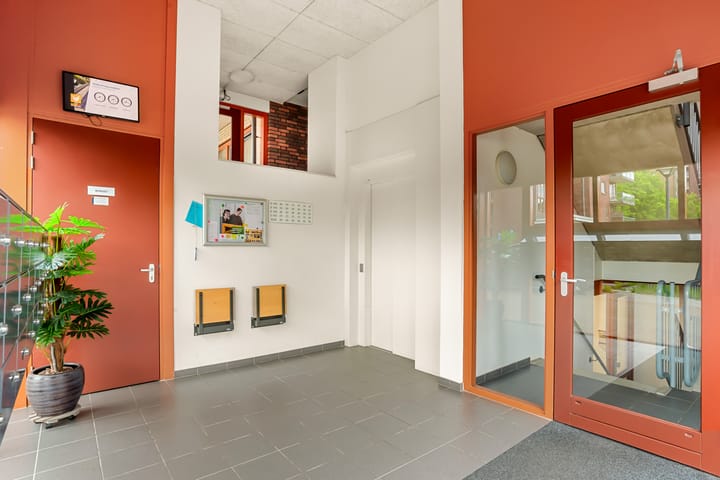 Foto 11 van Lessestraat 260