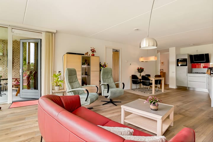 Foto 34 van Lessestraat 260