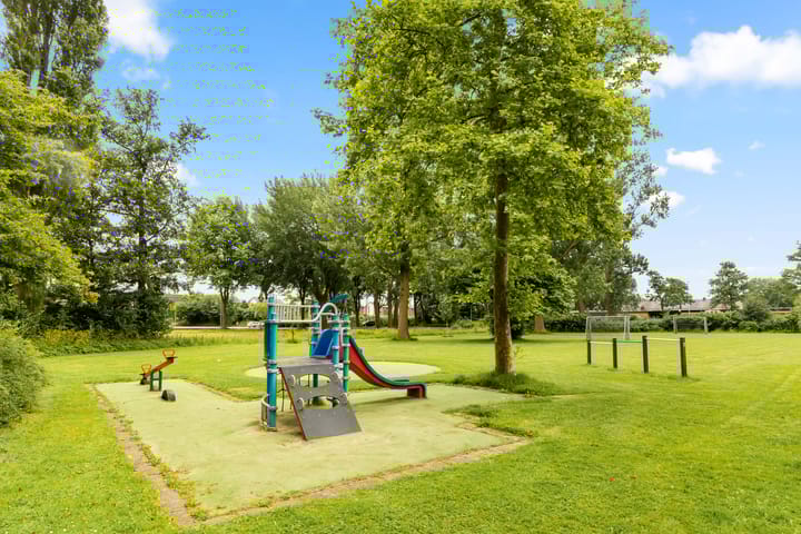 Foto 45 van Lessestraat 260