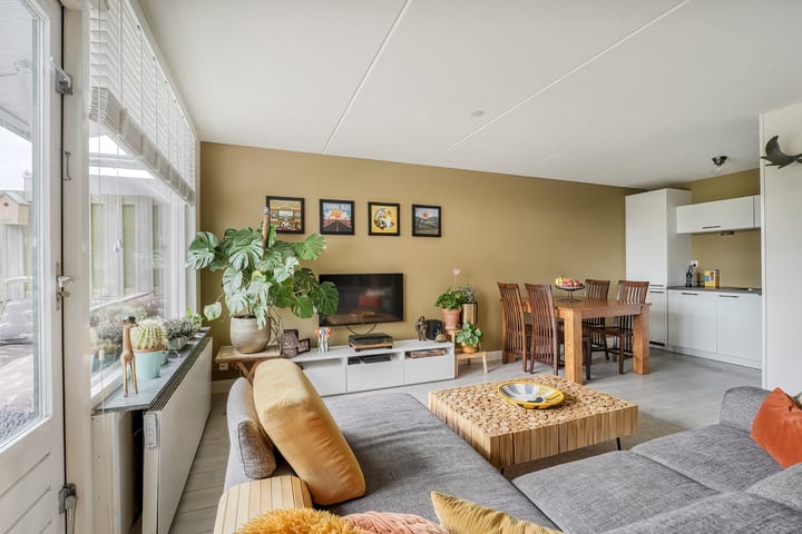 Foto 2 van Korenbloemlaan 12