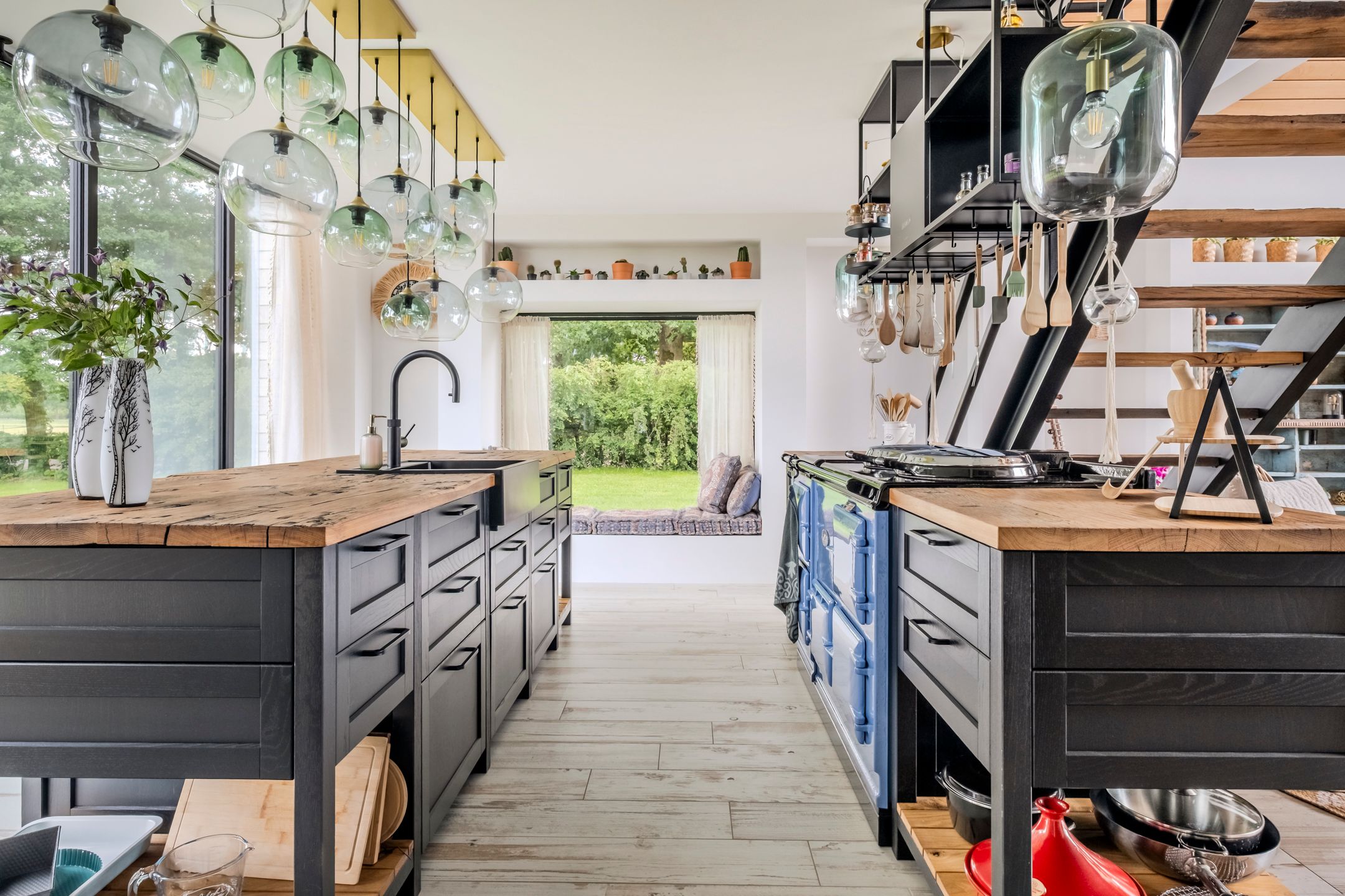 922.jpg?options=width=2160