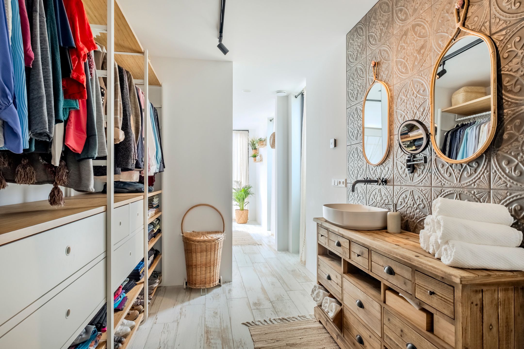 962.jpg?options=width=2160