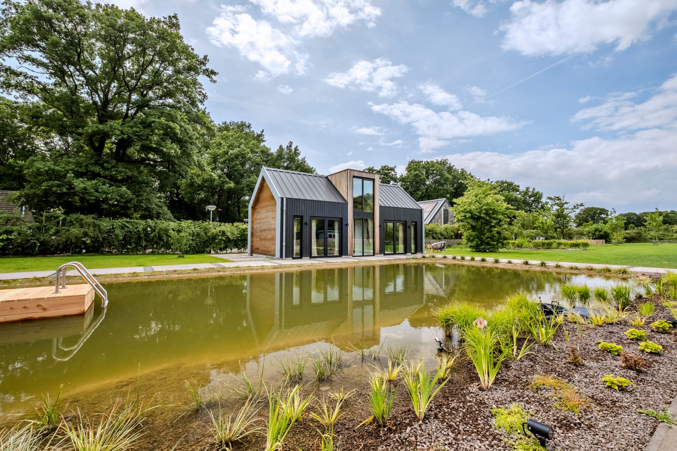 068.jpg?options=width=2160