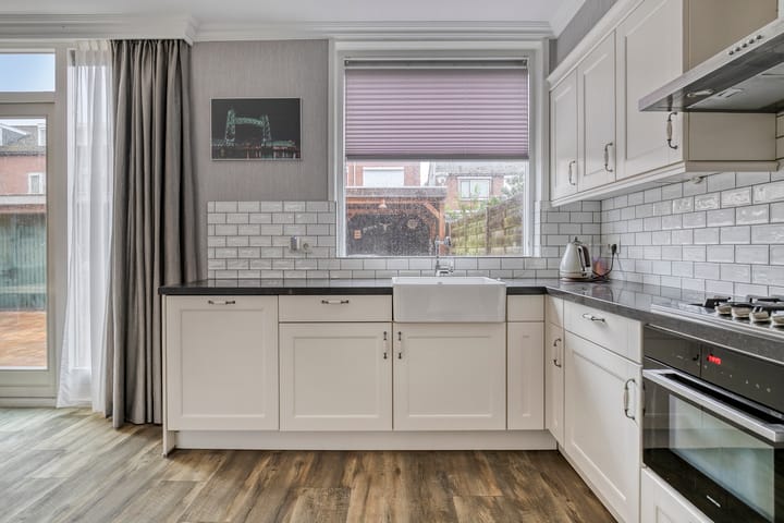 Photo 15 of Wilhelminastraat 31