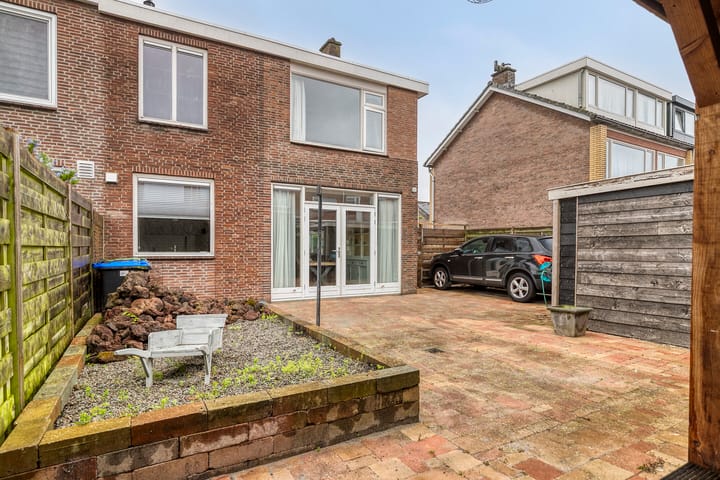 Photo 32 of Wilhelminastraat 31