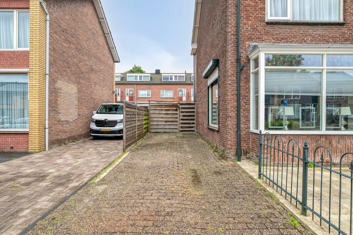 Photo 36 of Wilhelminastraat 31