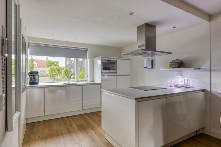 Photo 6 of Lindenberghstraat 17