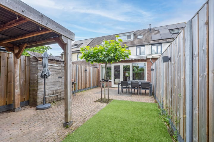 Foto 3 van Veertien Hond 110