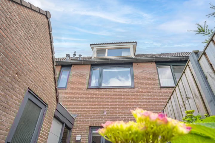 Foto 9 van Veertien Hond 110