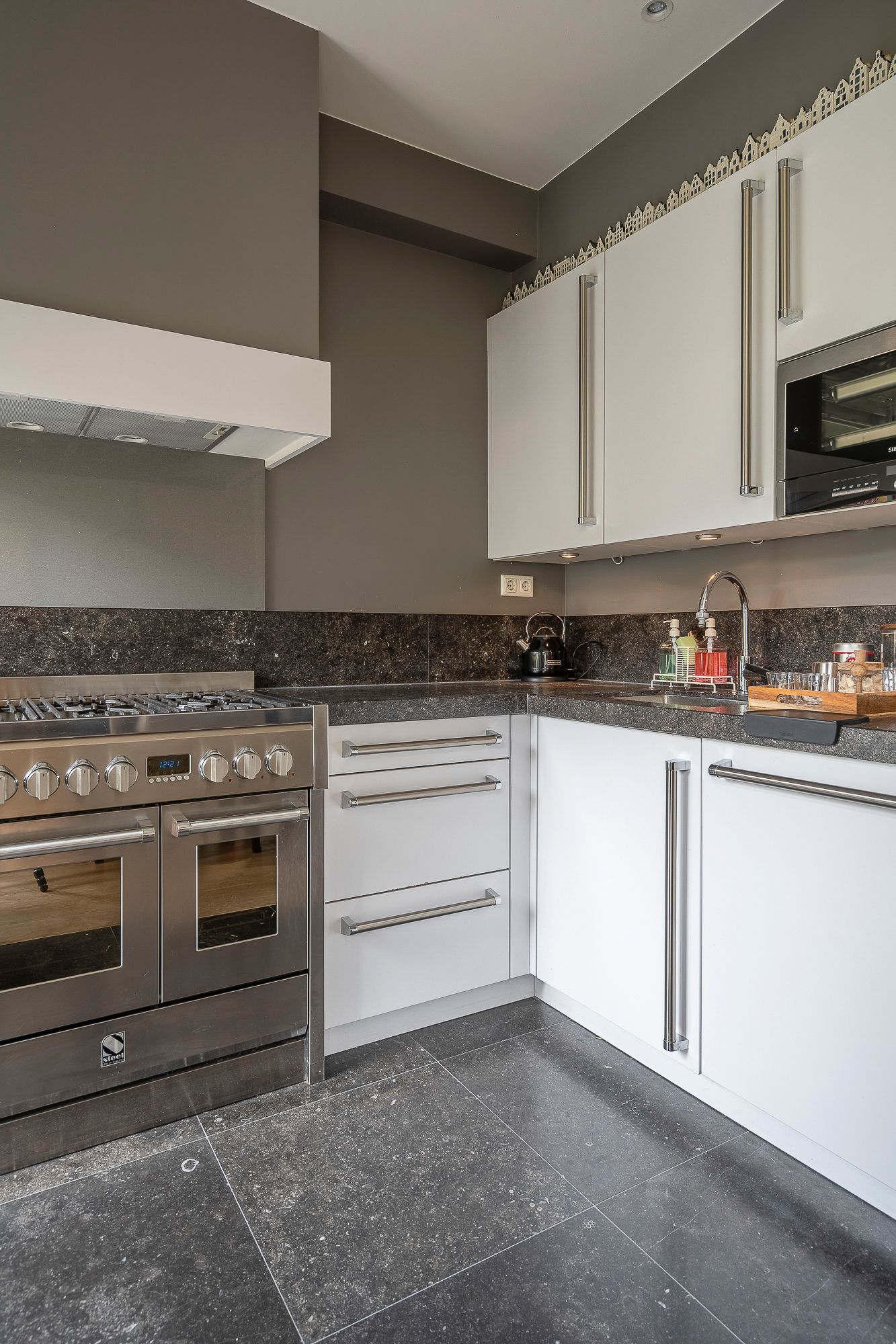 Foto 14 van Van Zuylen van Nijeveltstraat 155