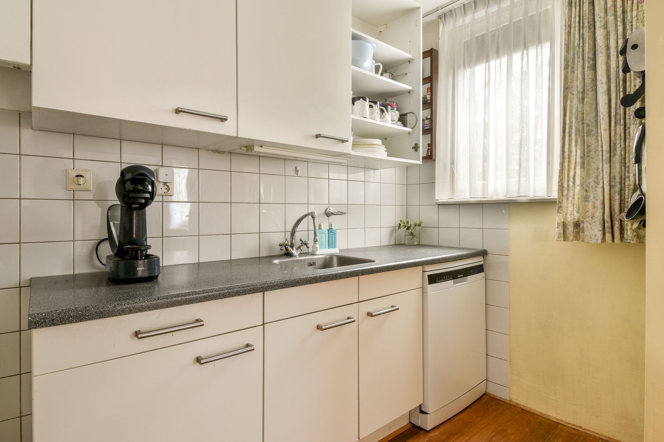 Foto 12 van Maaseikstraat 16