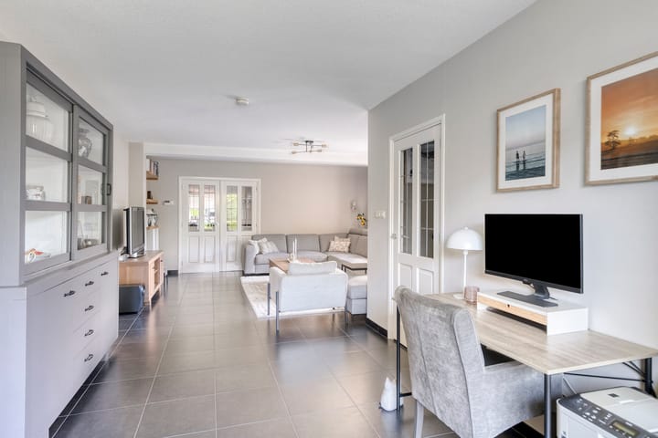 Photo 14 of Narcisstraat 12