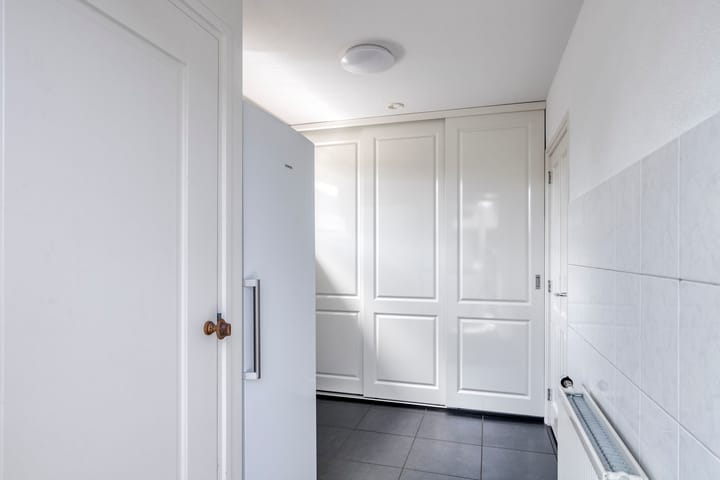 Photo 19 of Narcisstraat 12