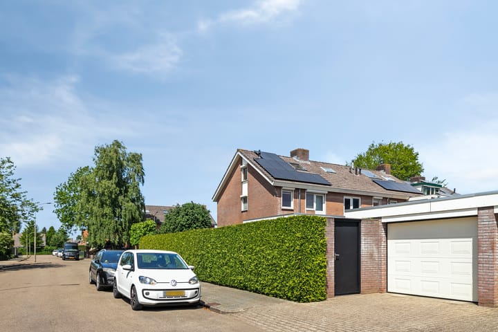 Photo 37 of Narcisstraat 12