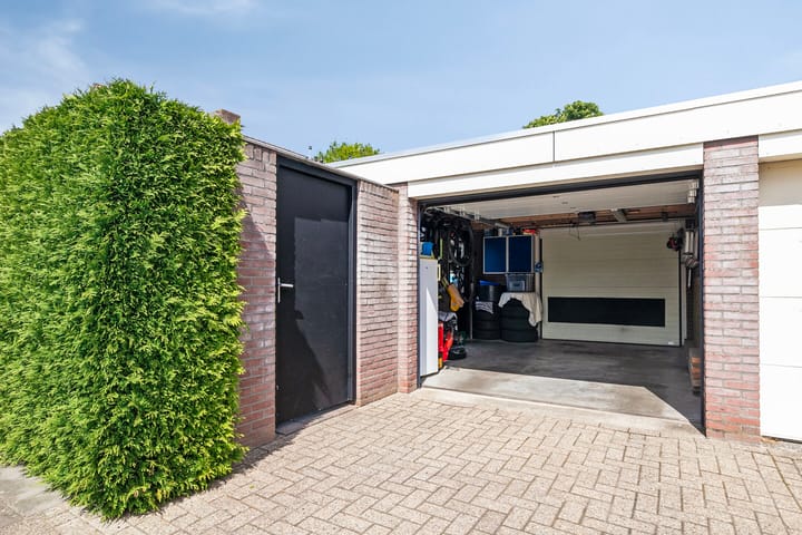 Photo 38 of Narcisstraat 12