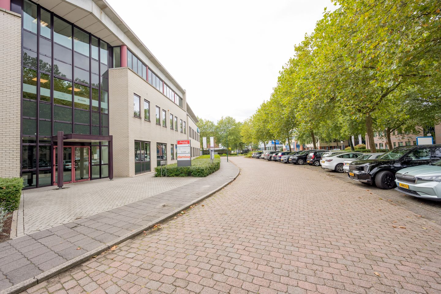 View photo 2 of Plesmanstraat 4