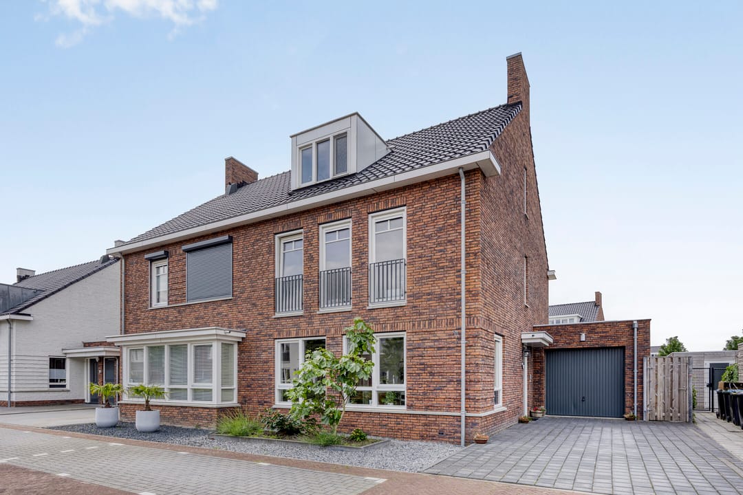 Foto 1 van Annie M.G. Schmidthof 4