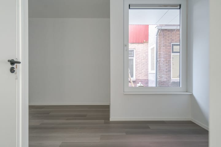 Foto 25 van Moerheimstraat 4