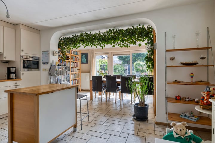 Foto 15 van Marga Klompélaan 109