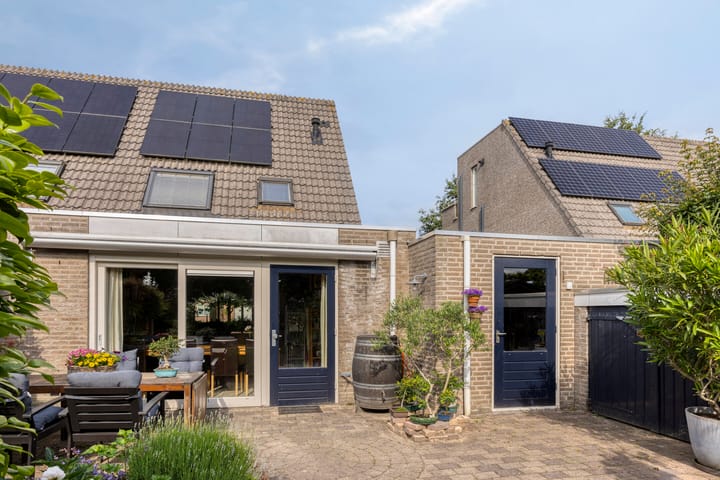 Foto 45 van Marga Klompélaan 109