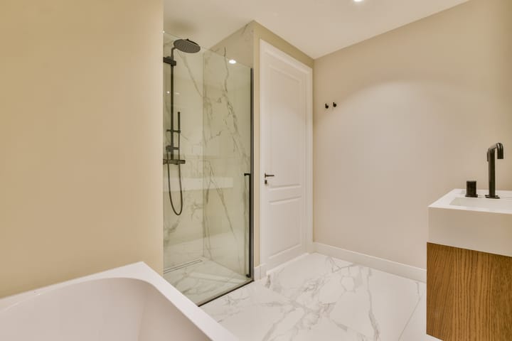 Foto 19 van Roompotstraat 8-2