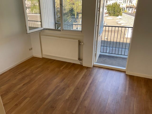 Photo 11 of Sassenheimstraat 7-2