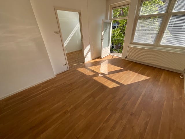 Photo 12 of Sassenheimstraat 7-2