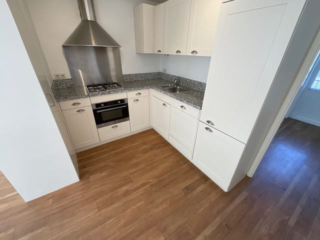 Photo 13 of Sassenheimstraat 7-2