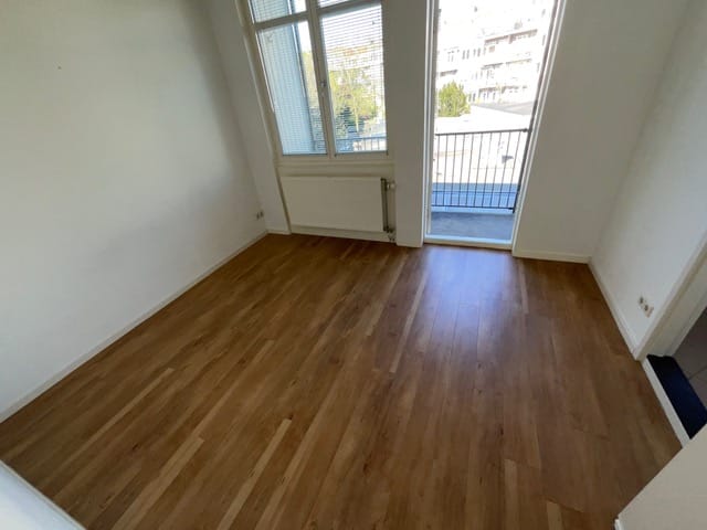 Photo 14 of Sassenheimstraat 7-2