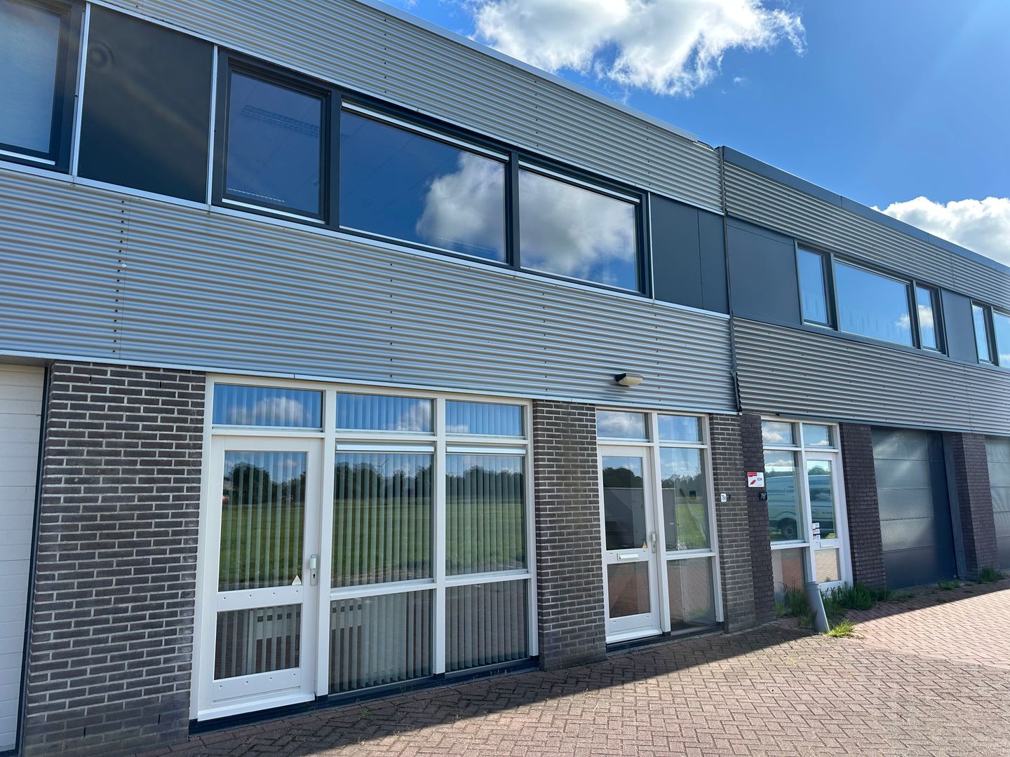 View photo 2 of Westrak 78-e
