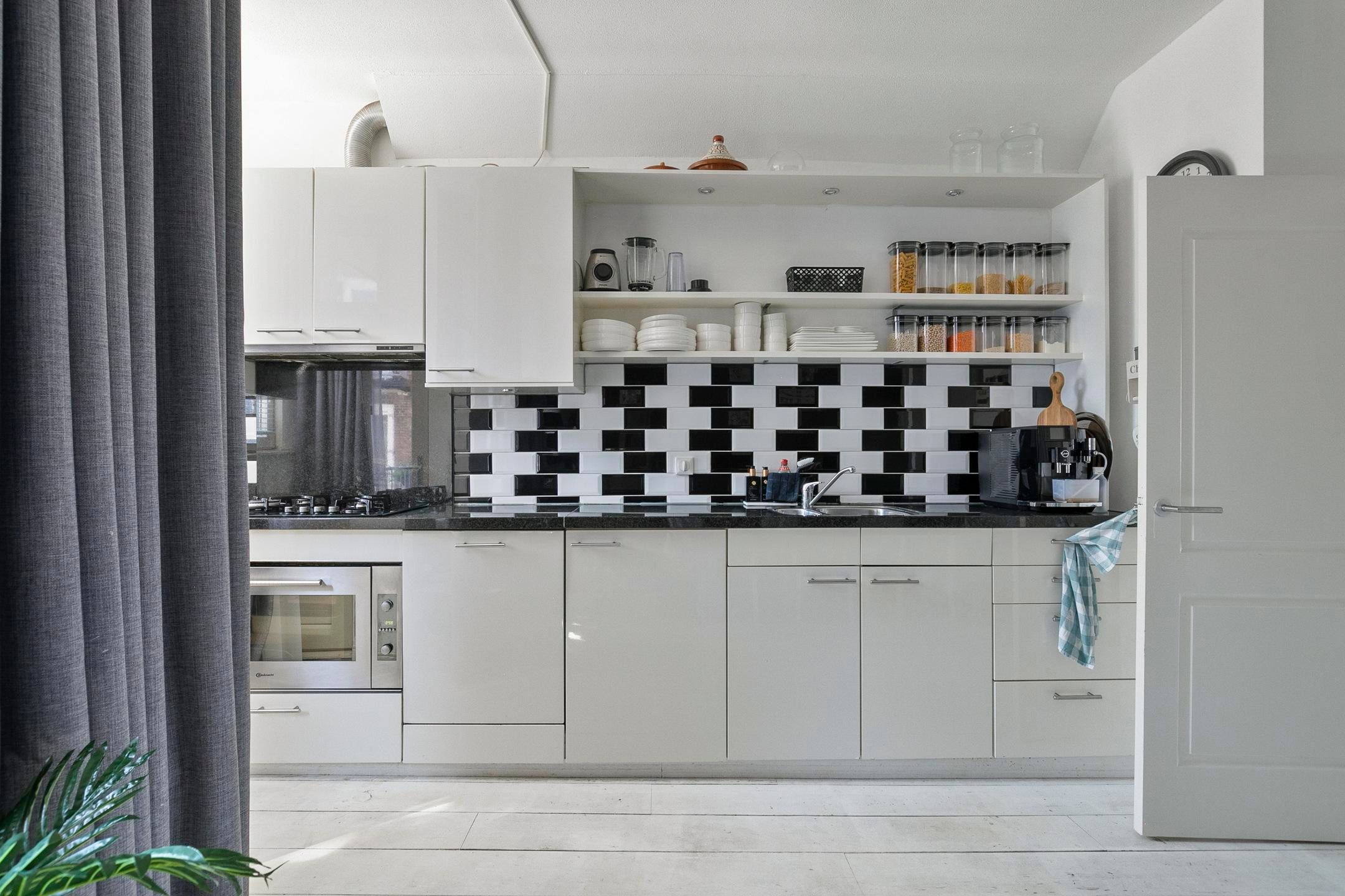 Foto 24 van West-Varkenoordseweg 133