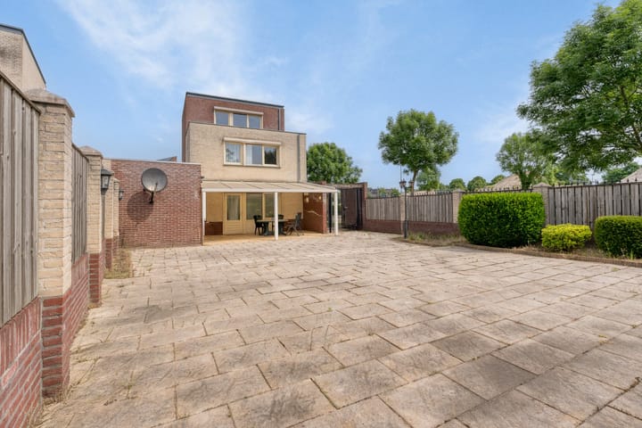 Foto 2 van Smaragd 34