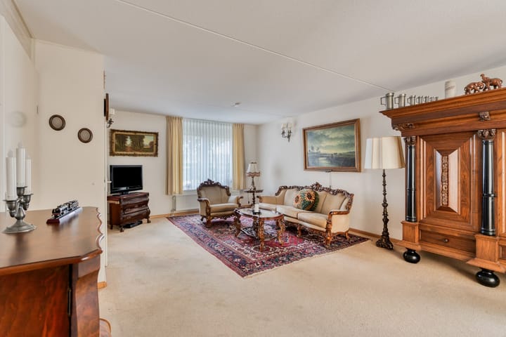 Foto 5 van Smaragd 34