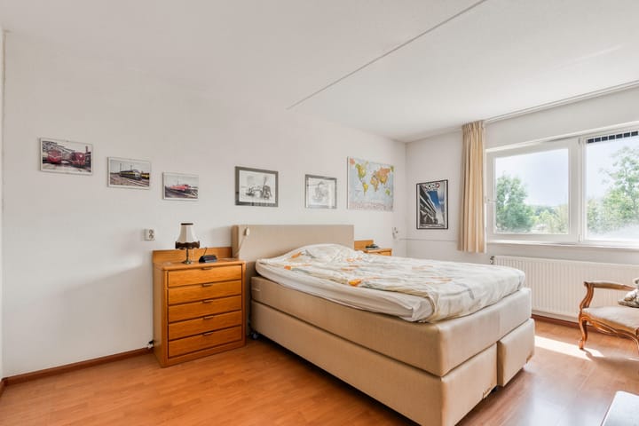 Foto 11 van Smaragd 34