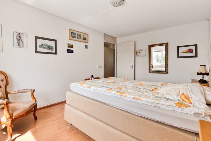 Foto 12 van Smaragd 34