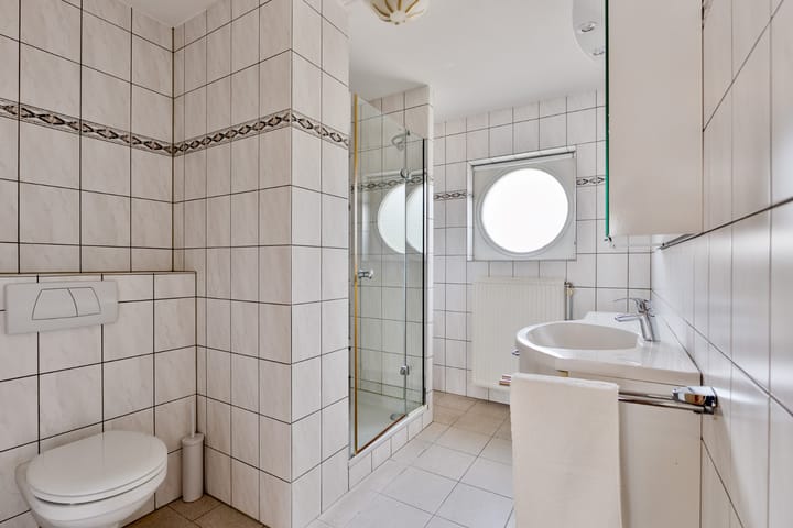 Foto 13 van Smaragd 34