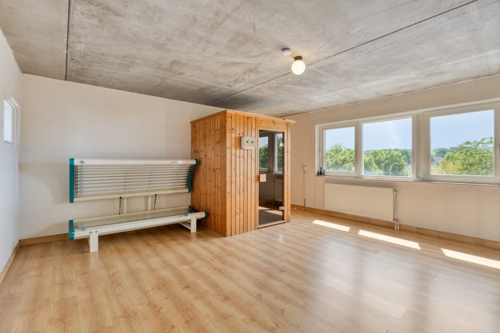 Foto 18 van Smaragd 34