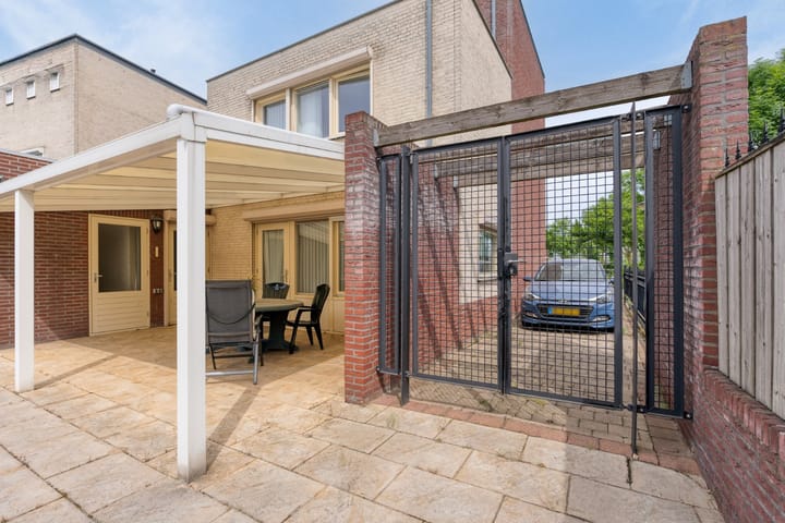 Foto 20 van Smaragd 34