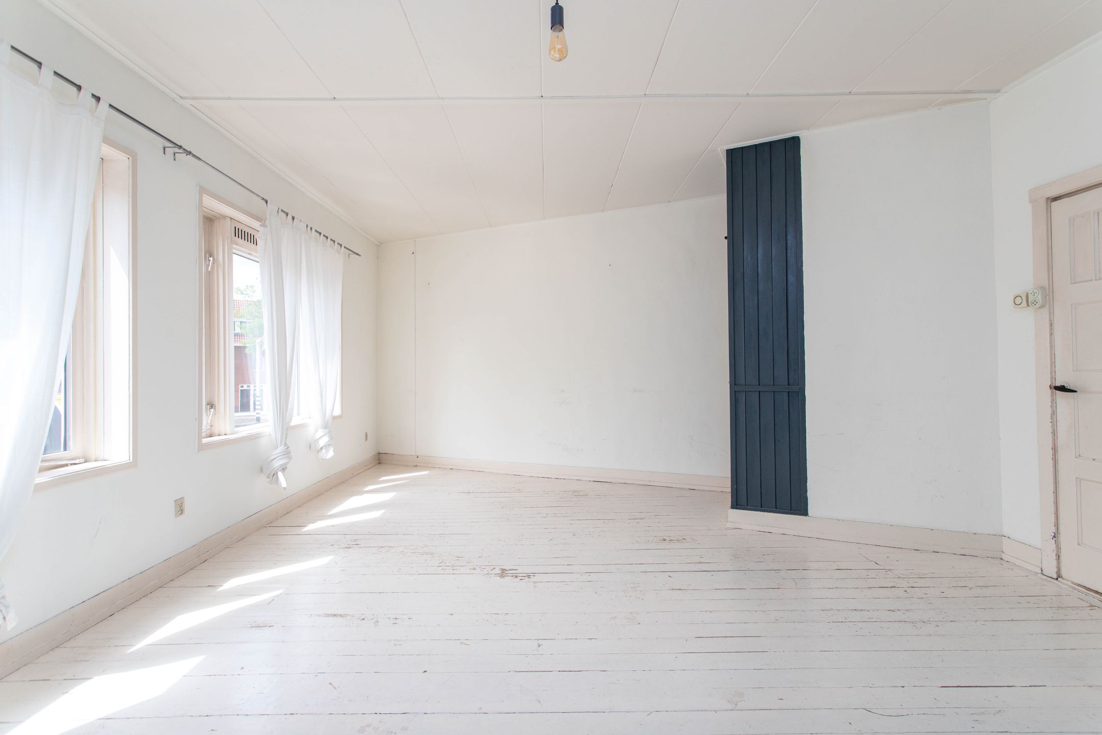 Foto 3 van Laan van Nieuw-Guinea 143-BS