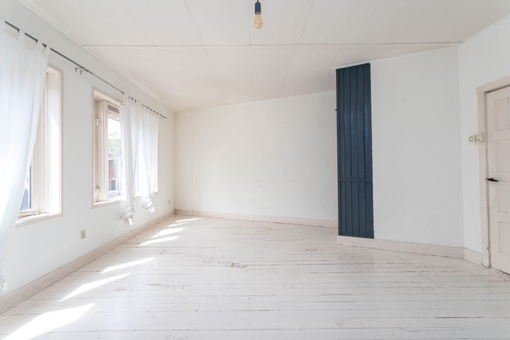 Foto 3 van Laan van Nieuw-Guinea 143-BS